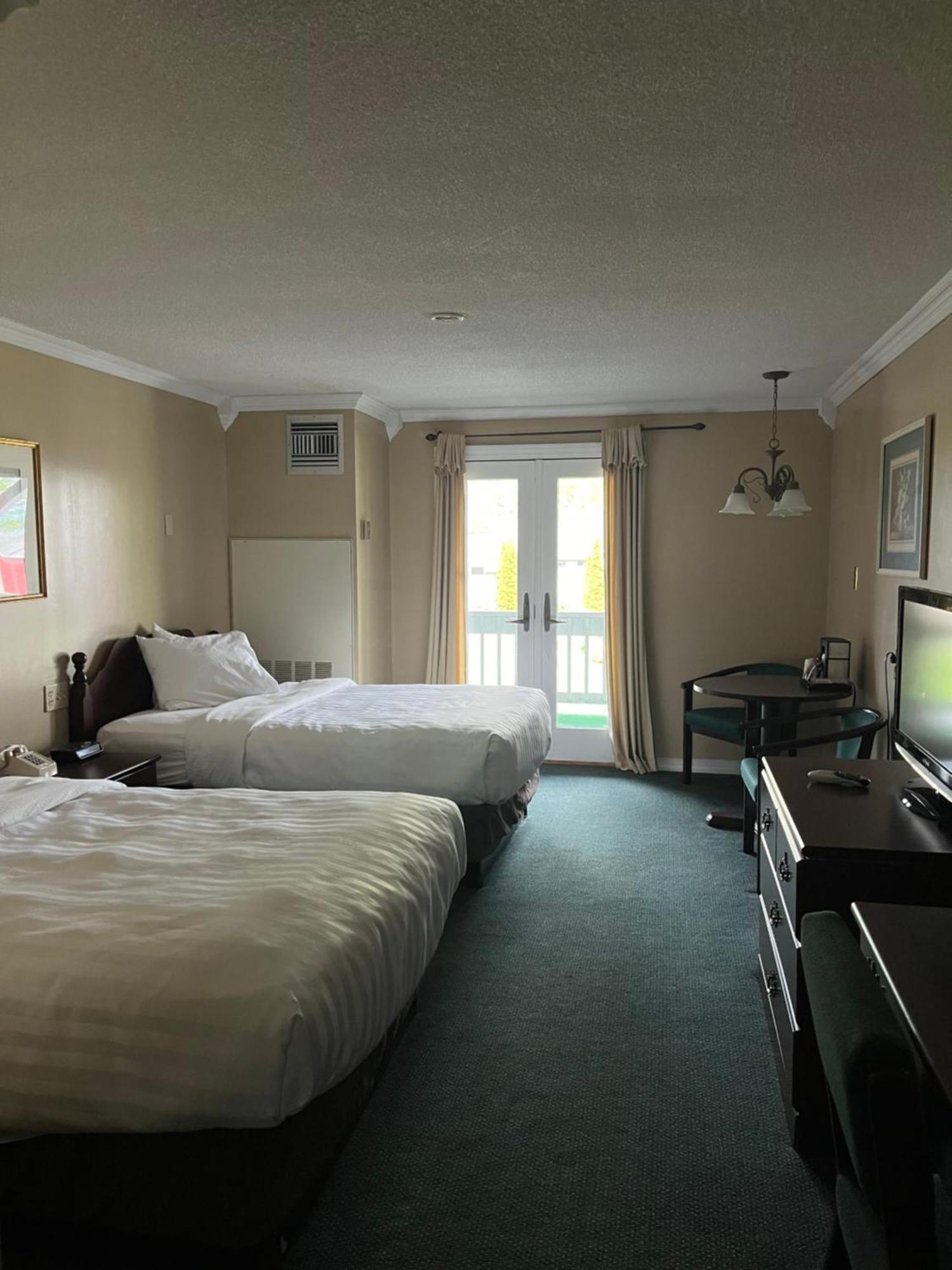 Webb'S Hotel Mayville 外观 照片